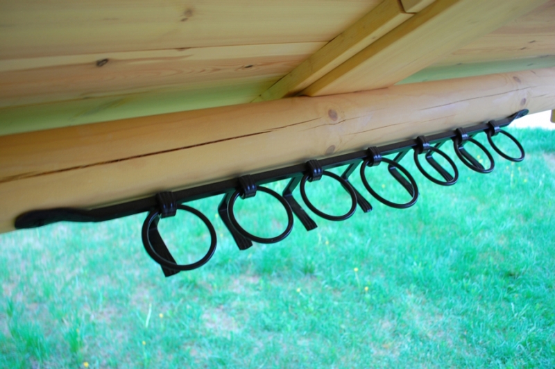 besedka-sadovaia-s-kachaiushcheisia-platformoi-cruzo-skandinavskaia-sosna-ks0007