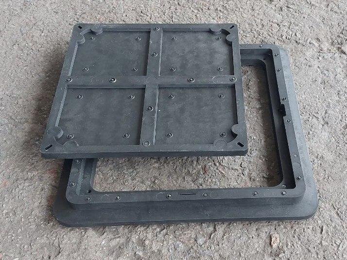 liuk-kanalizatsionnyi-voius-740kx740-mm-1t-chernyi