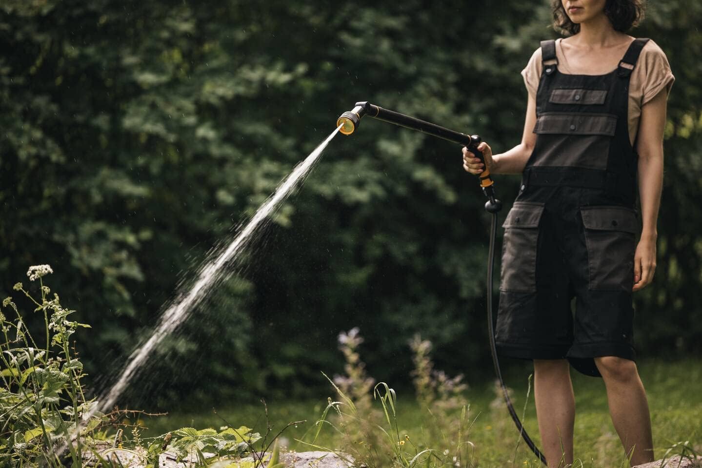 shtanga-raspylitel-dlia-poliva-s-3-mia-funktsiiami-fiskars-1065488